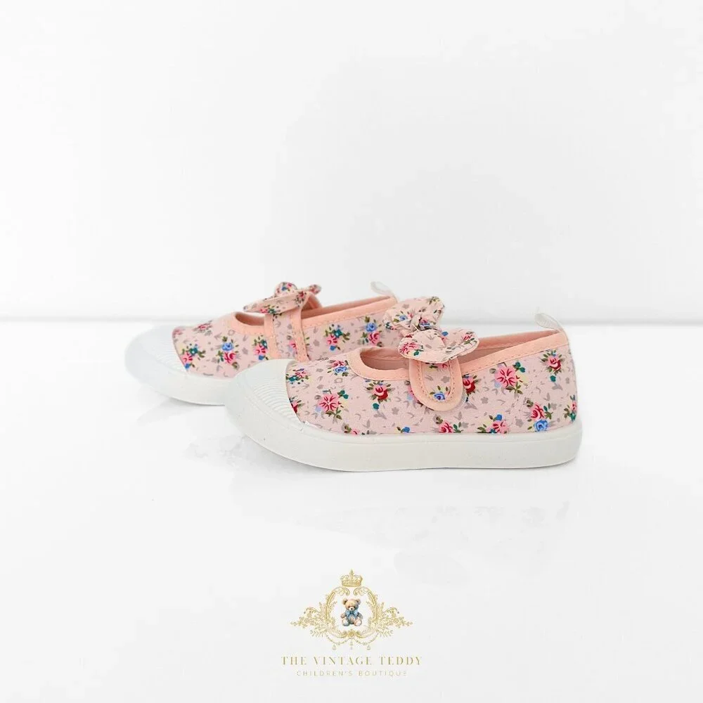 NWT Pretty Girls Sneakers Children's Shoes Cute Kid Shoes Floral Pink Canvas 5.5